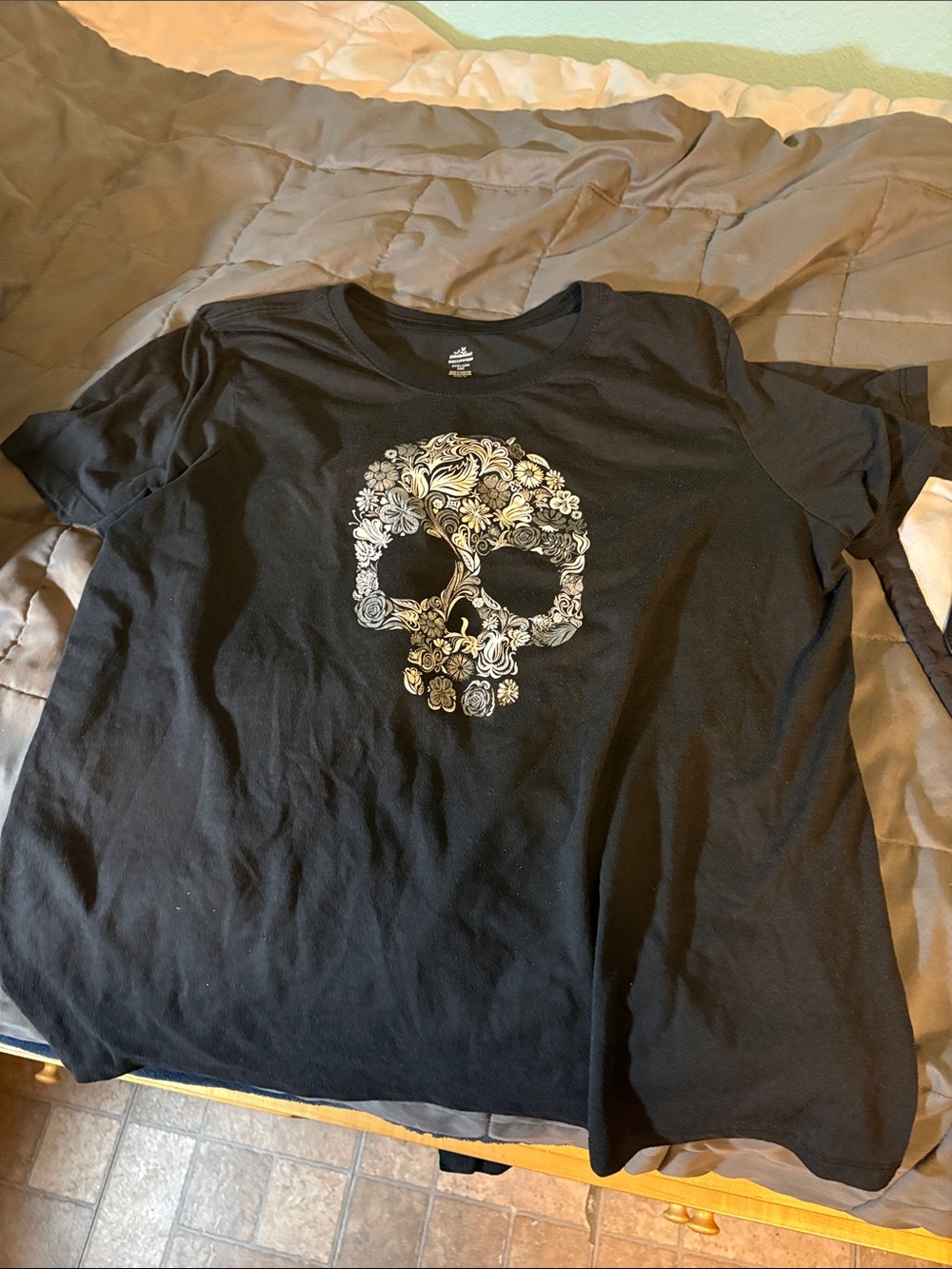 Aeropostale Black Floral Skull Graphic Tee